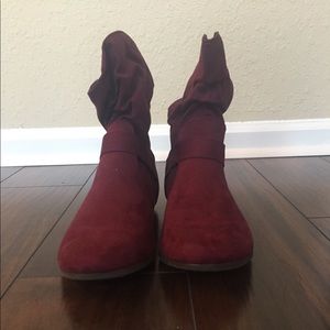 burgundy booties by Rampage ✨